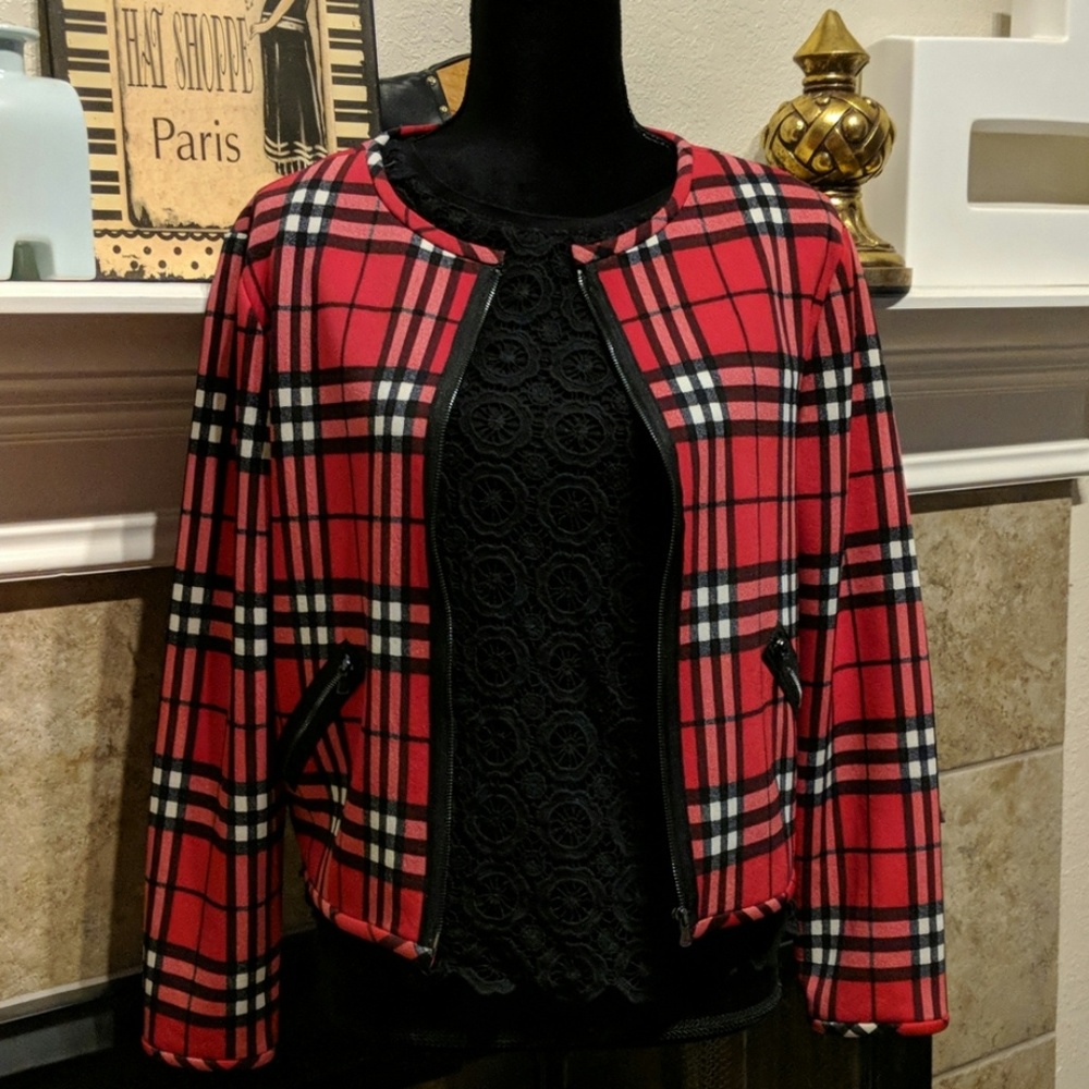 Cartise short blazer in red and black plaid